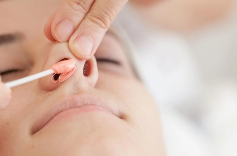 Precise nostril waxing applicator treatment in Bay Ridge Brooklyn