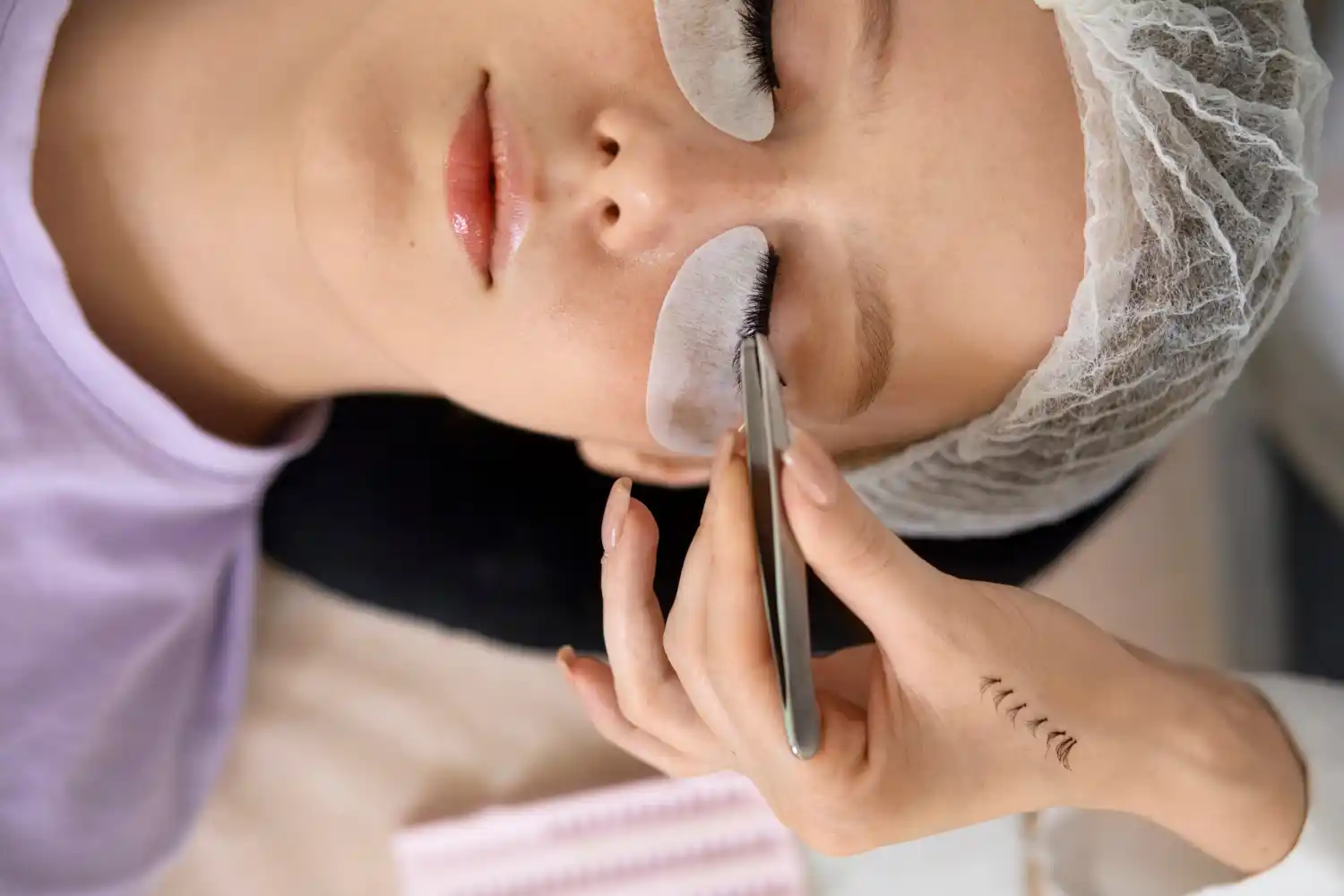 The best choice between a lash lift and lash extensions depends on your current lash